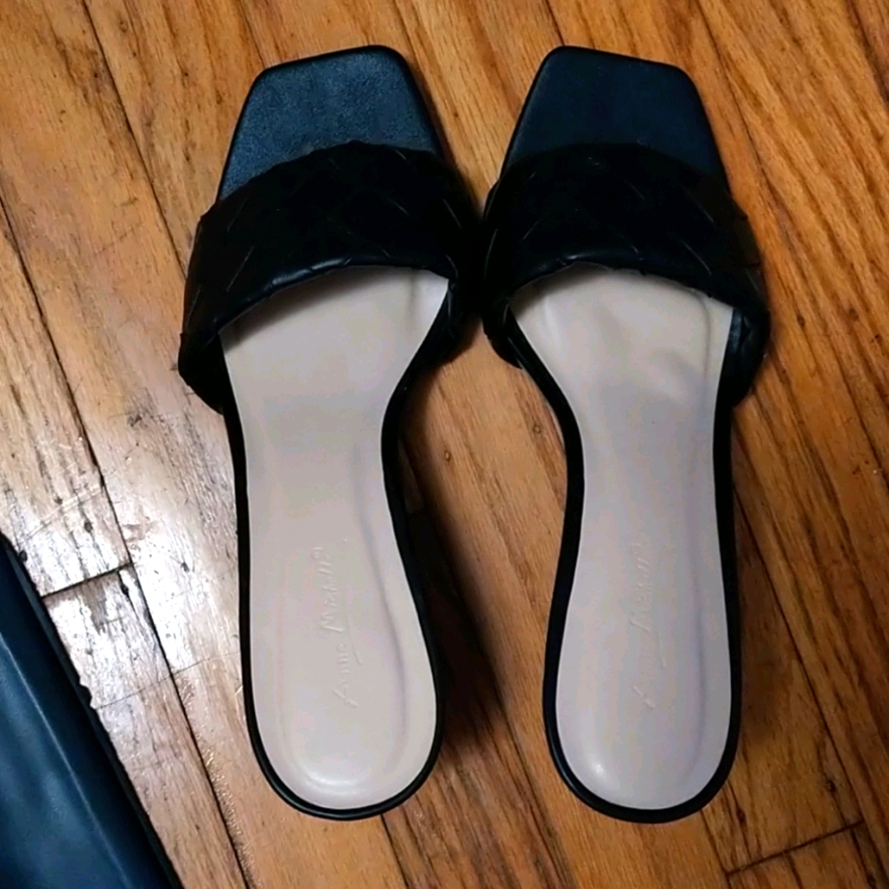 Black woven heel